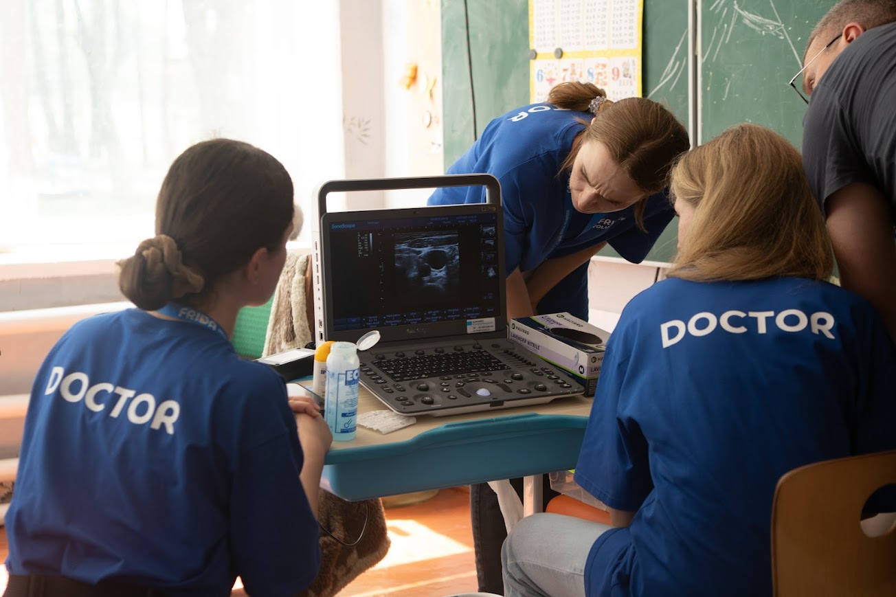 "Рак обычно молчит": врачи-волонтеры миссии Frida рассказали, как борются с раком на передовой