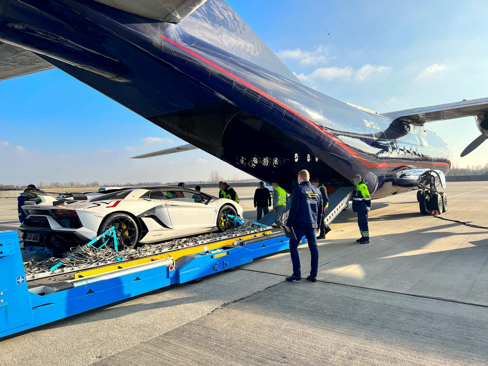 Lamborghini та Rolls-Royce: Україна передала Німеччини елітні авто міжнародних шахраїв