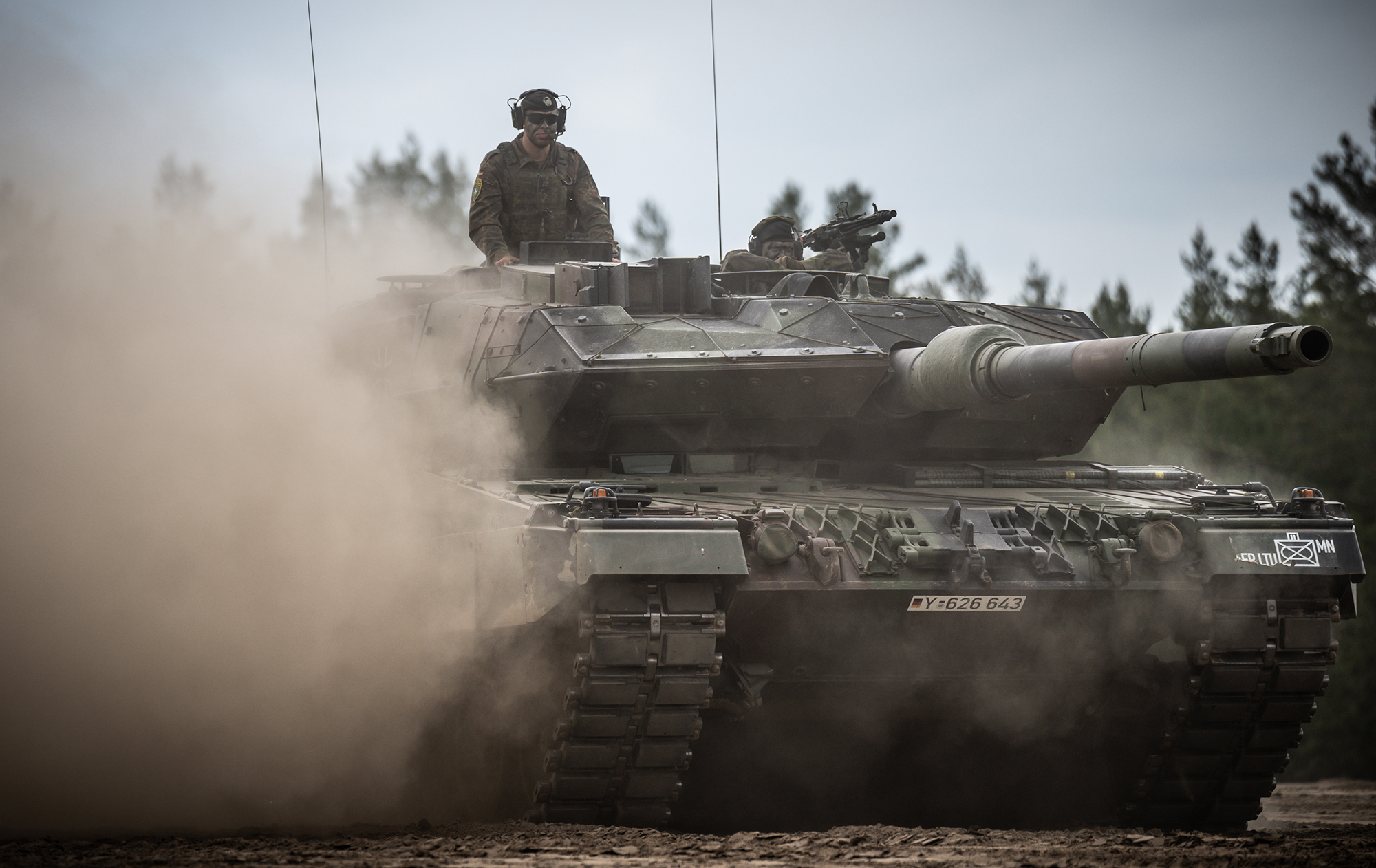 Шмигаль запропонував Шольцу шляхи для поставок танків Leopard 2
