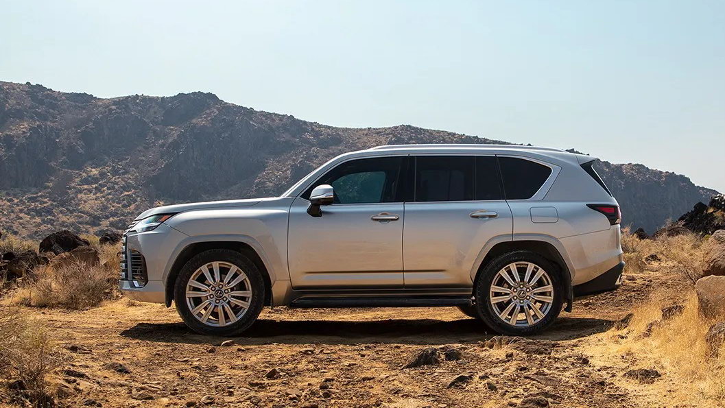 В 1,5 раза дороже Land Cruiser 300: стали известны украинские цены и комплектации нового Lexus LX