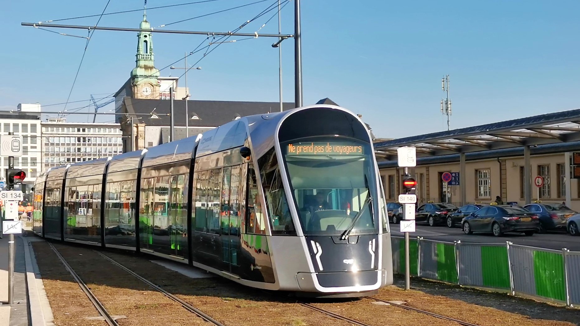В Люксембурзі першими у світі зробили весь транспорт безкоштовним. Що із цього вийшло