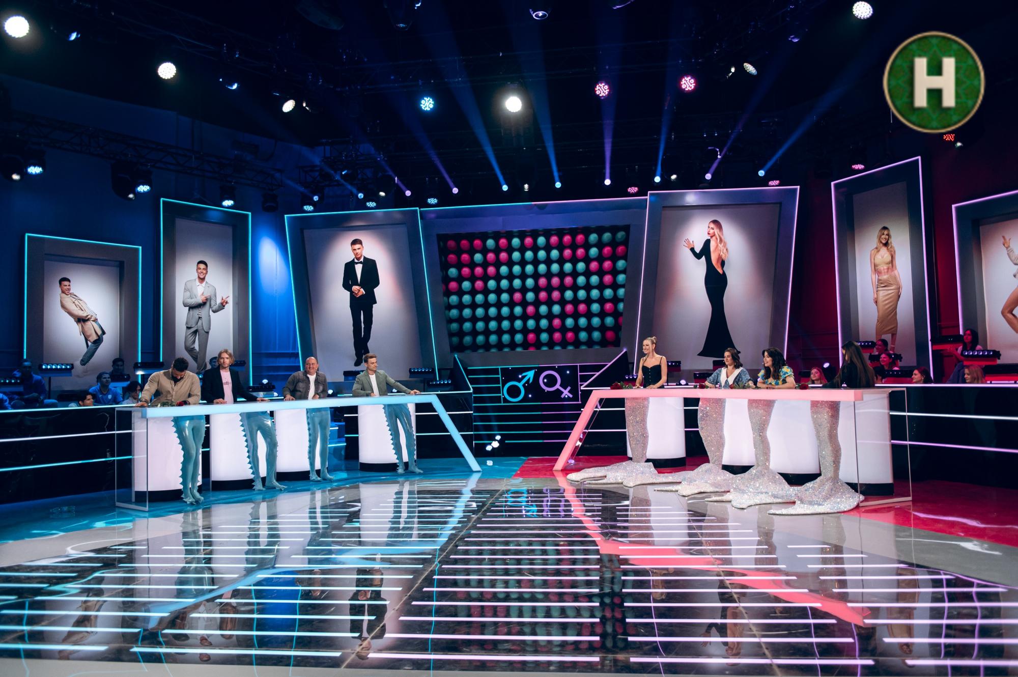 "Сколько процентов женщин имеют "краша" среди военных?" Интересные статистические факты из шоу "Хто зверху?"