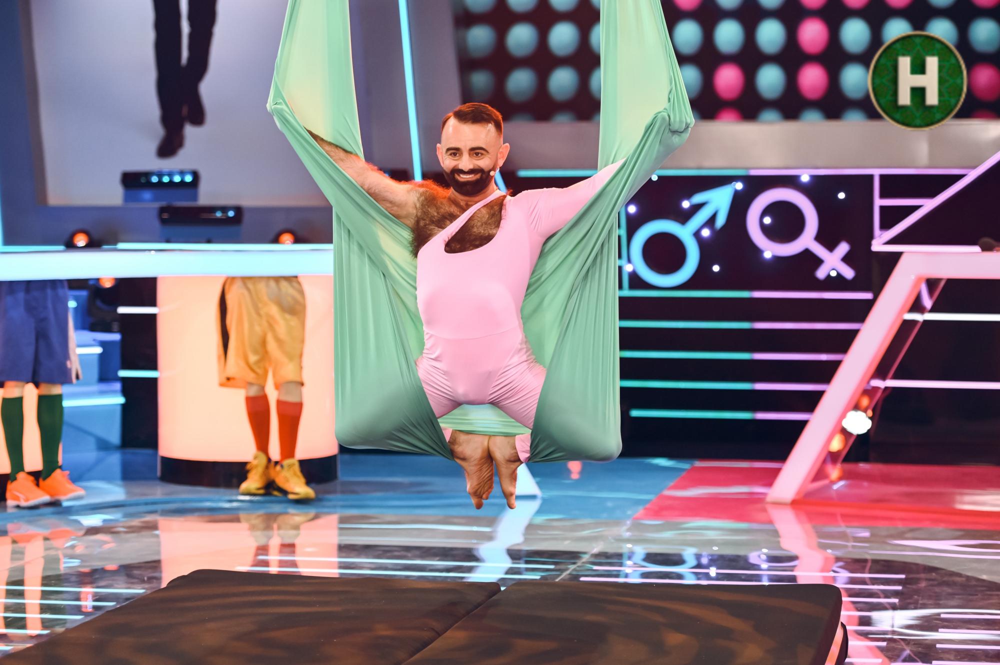 Сколько женщин присылают подругам скриншоты переписки с мужчинами? Интересные статистические факты из шоу "Хто зверху?"