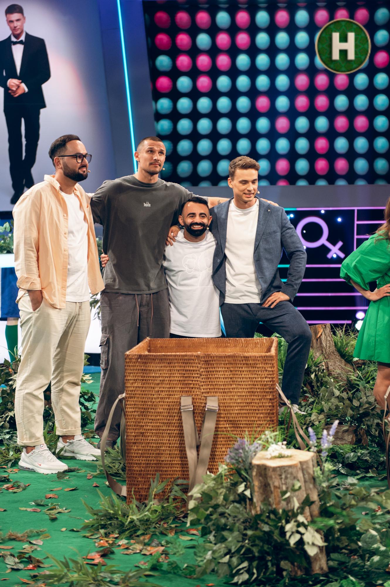 Сколько женщин присылают подругам скриншоты переписки с мужчинами? Интересные статистические факты из шоу "Хто зверху?"