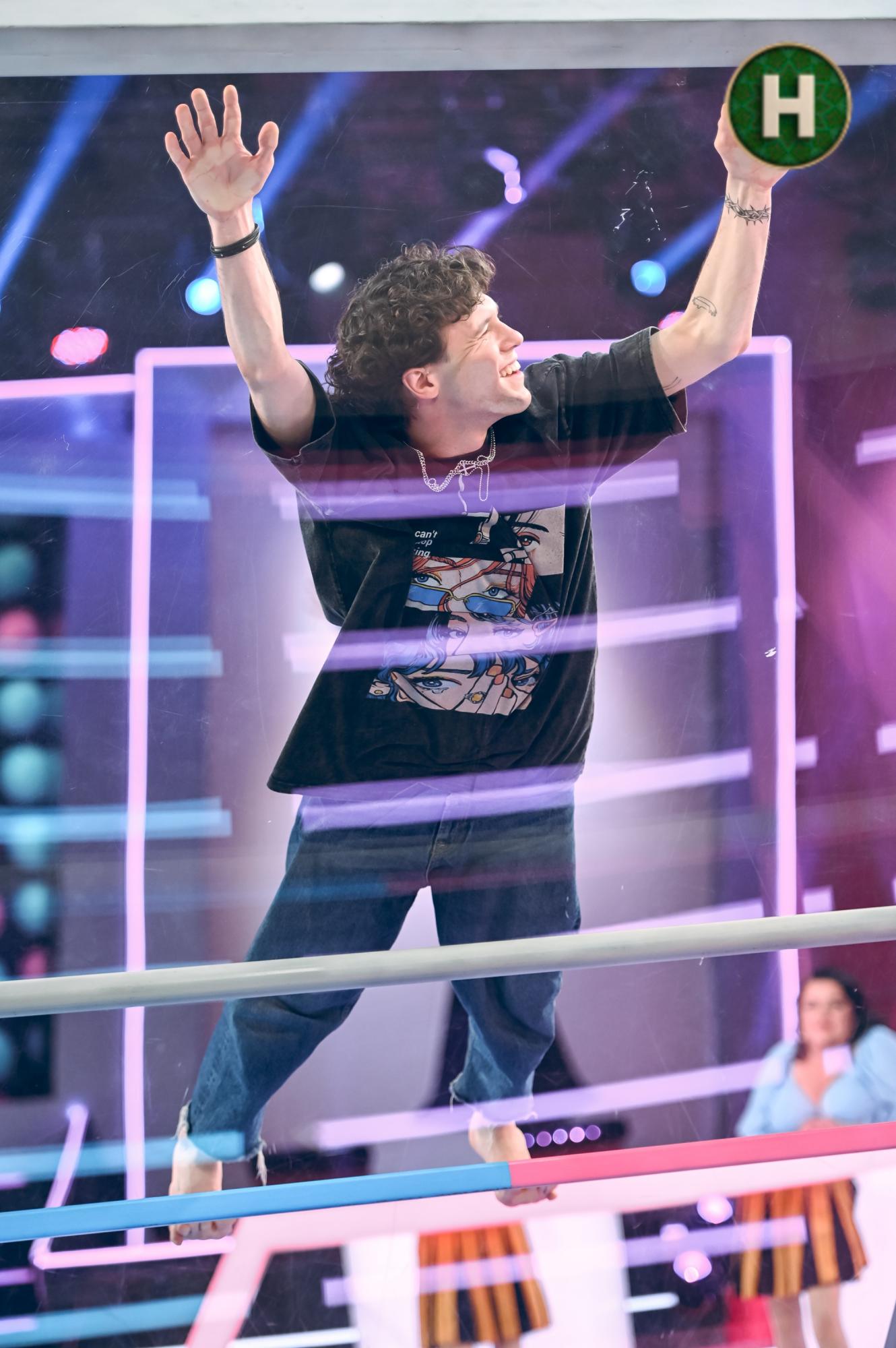 &quot;Скільки чоловіків закохувались у свою викладачку?&quot; Цікаві статистичні факти із шоу &quot;Хто зверху?&quot;