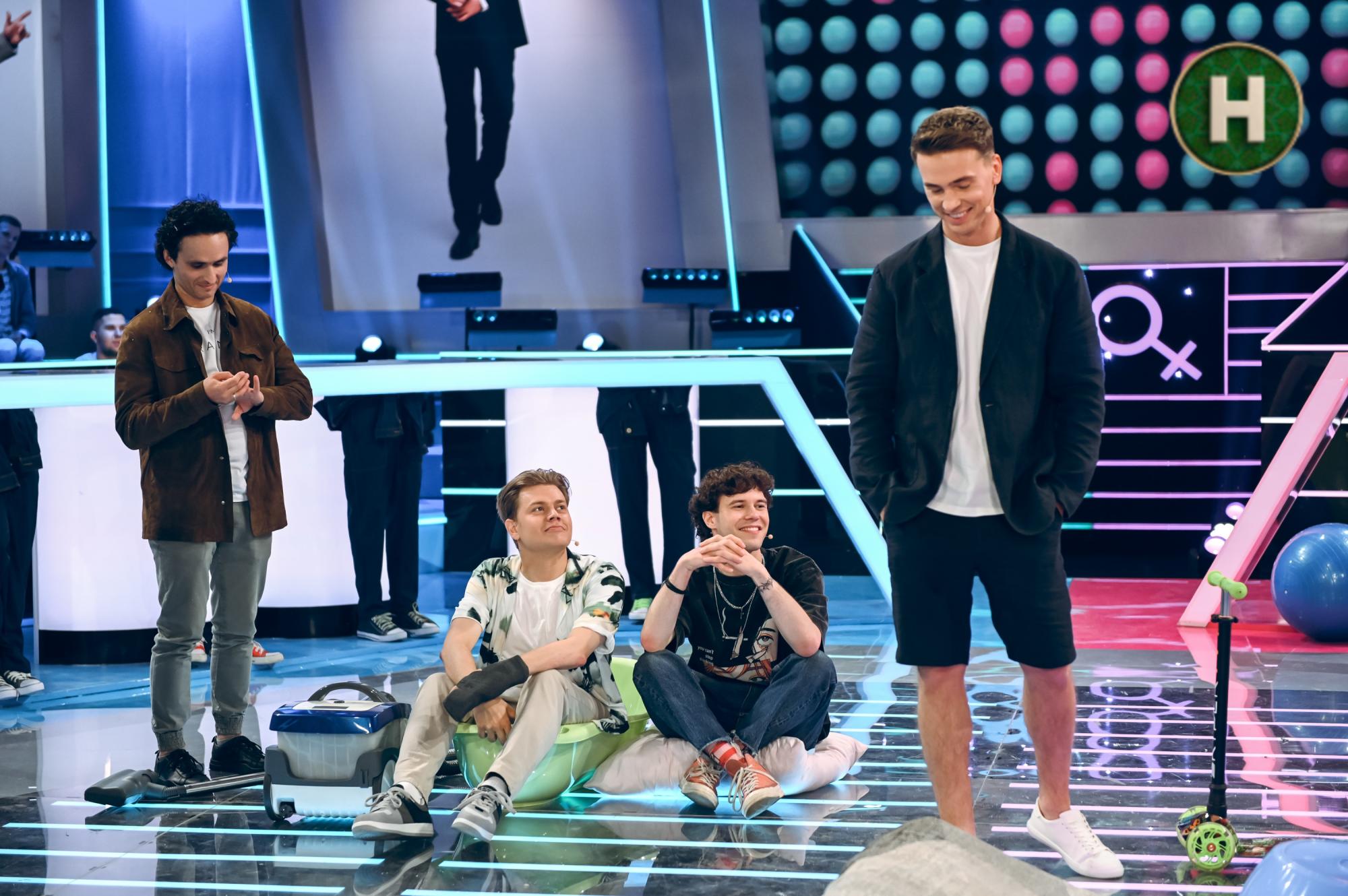 &quot;Скільки чоловіків закохувались у свою викладачку?&quot; Цікаві статистичні факти із шоу &quot;Хто зверху?&quot;