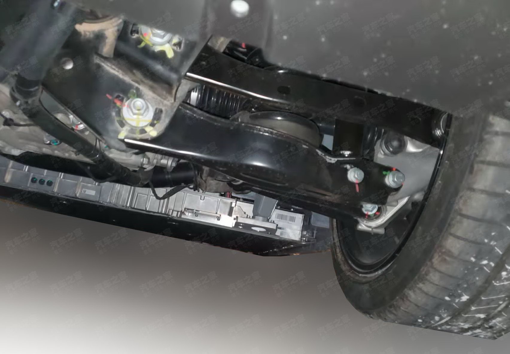 У границ Украины на тестах замечен таинственный электрокар