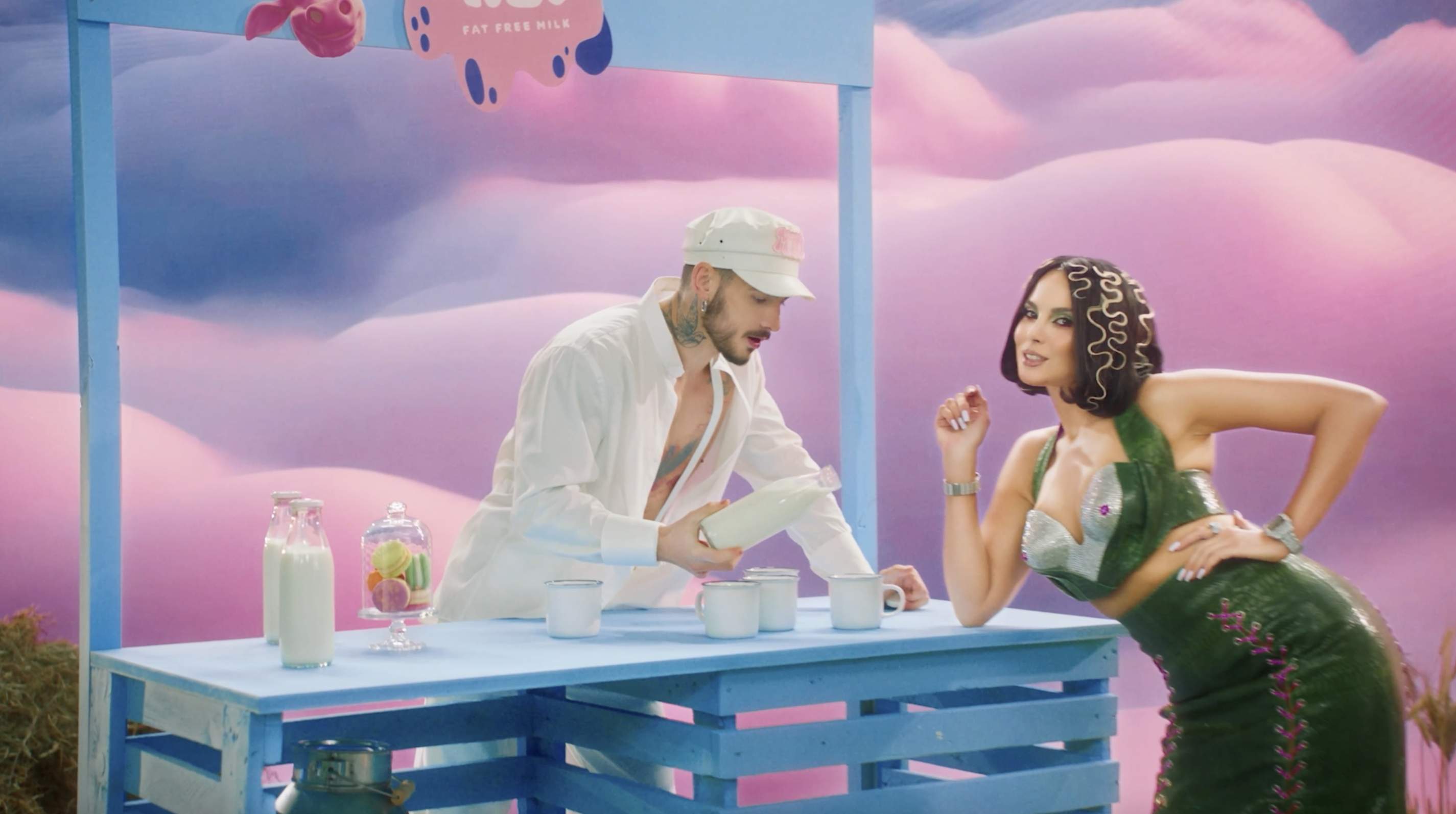 Настя Каменских подтвердила слухи о связи с молодым певцом