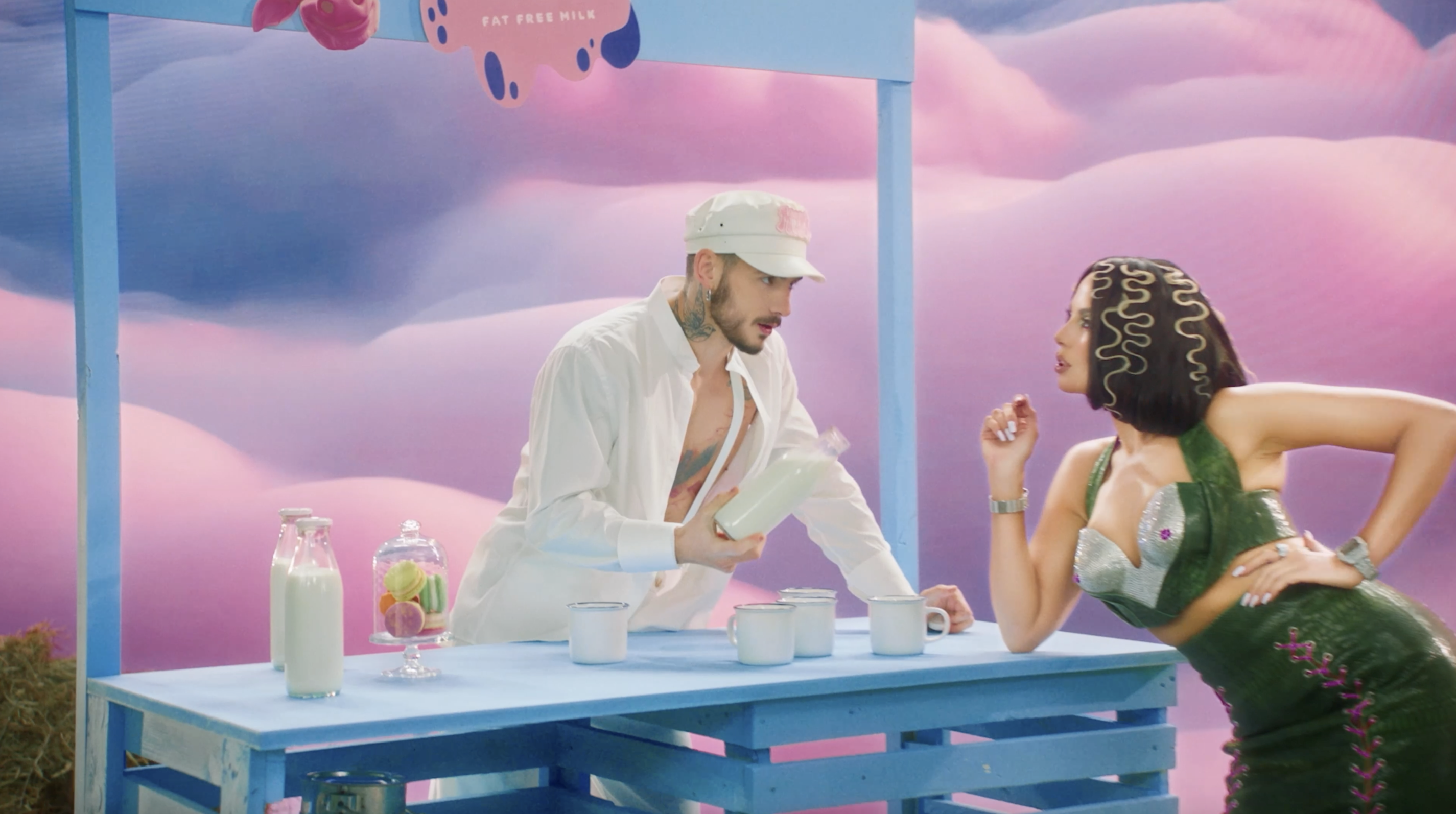 Настя Каменских подтвердила слухи о связи с молодым певцом