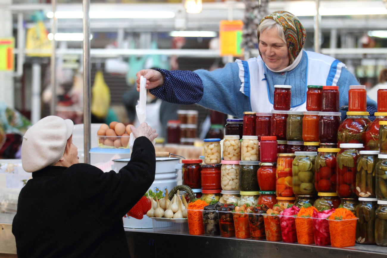 Украинцы покупают вредные продукты: названо самое опасное место для закупки