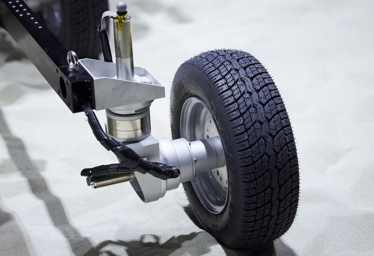 Кроссовер Nissan Ariya поделится технологиями с космическим ровером, но сам на Луну не полетит