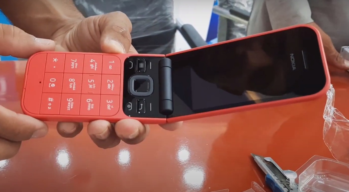 8 лучших недорогих и удобных смартфонов, которые идеально подойдут пенсионерам