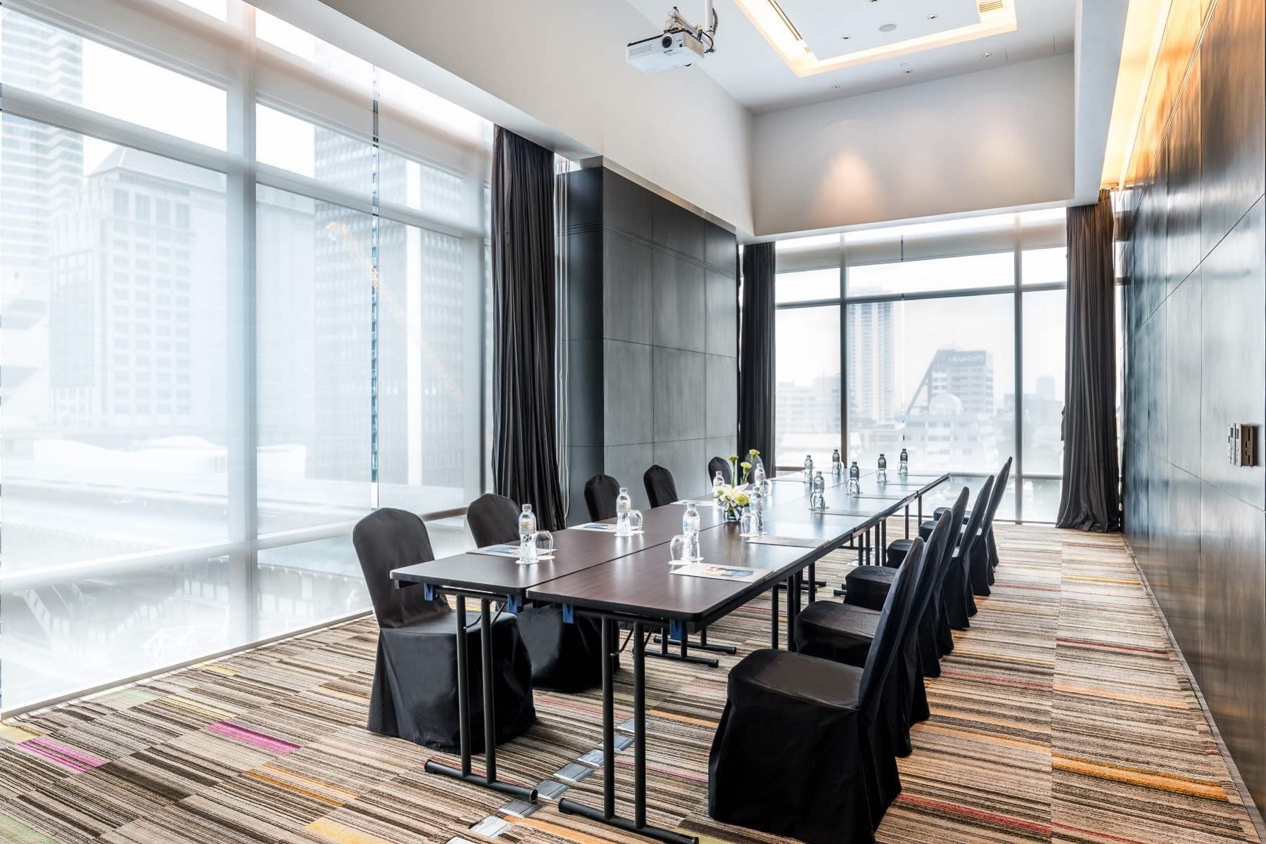 Тищенко в Таїланді: як виглядає готель, де буде віщати нардеп (фото)