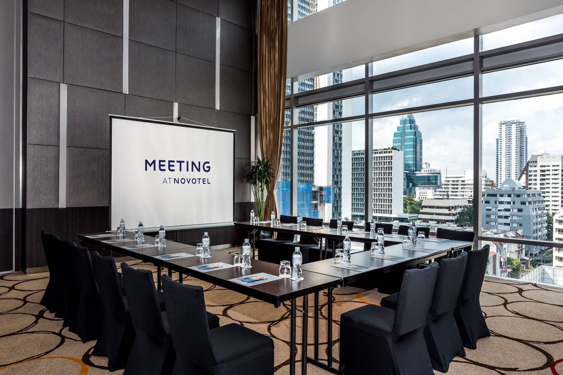 Тищенко в Таїланді: як виглядає готель, де буде віщати нардеп (фото)