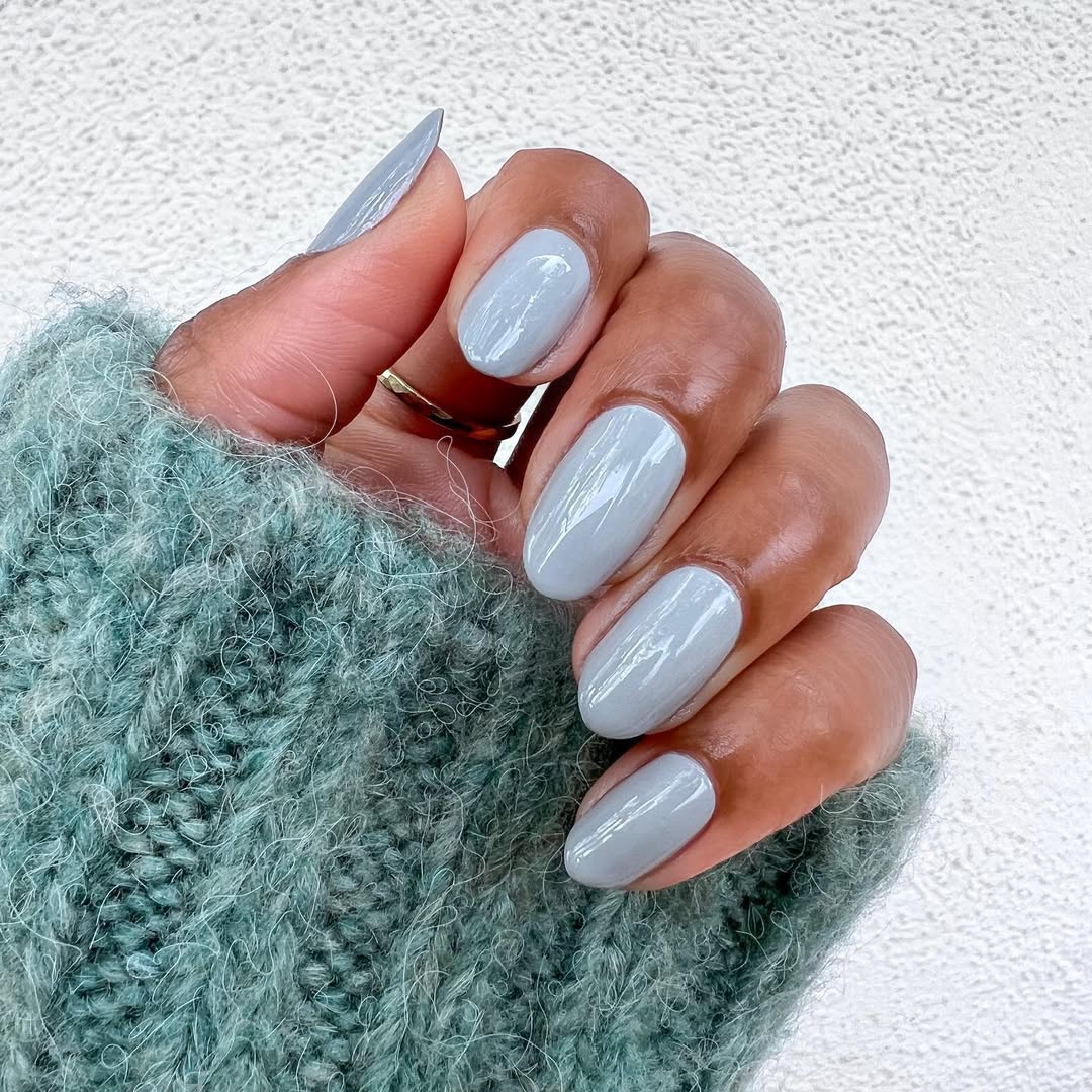 Який колір лаку вибрати в січні 2025, щоб манікюр виглядав дорого