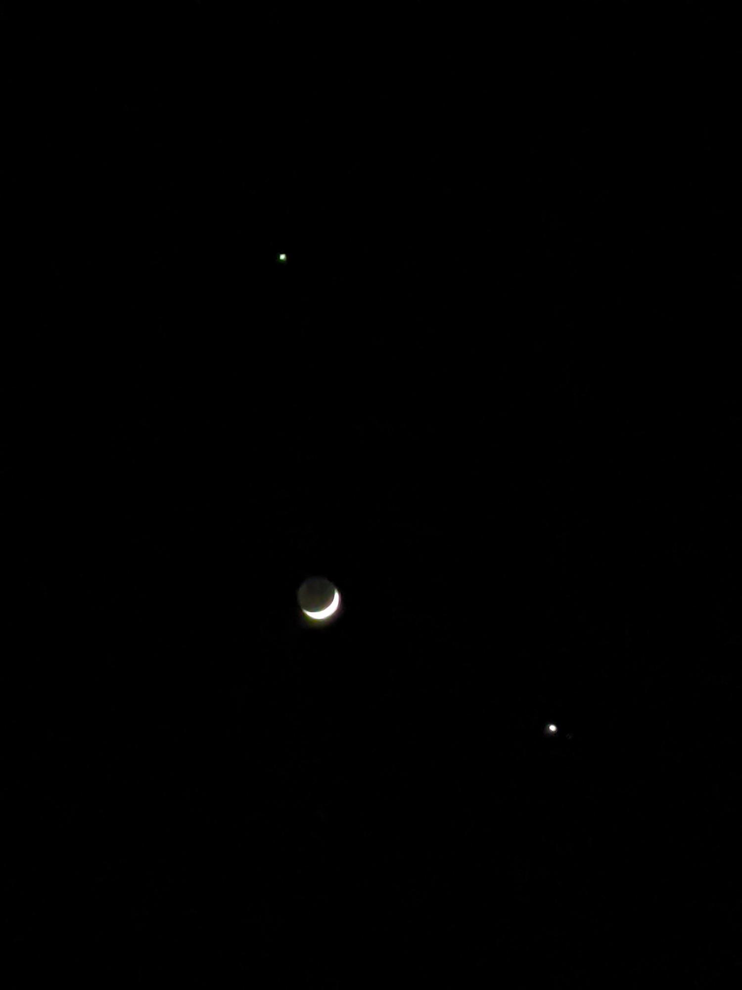 Украинцы наблюдали редкое астрономическое явление: зрелищные фото "парада планет"