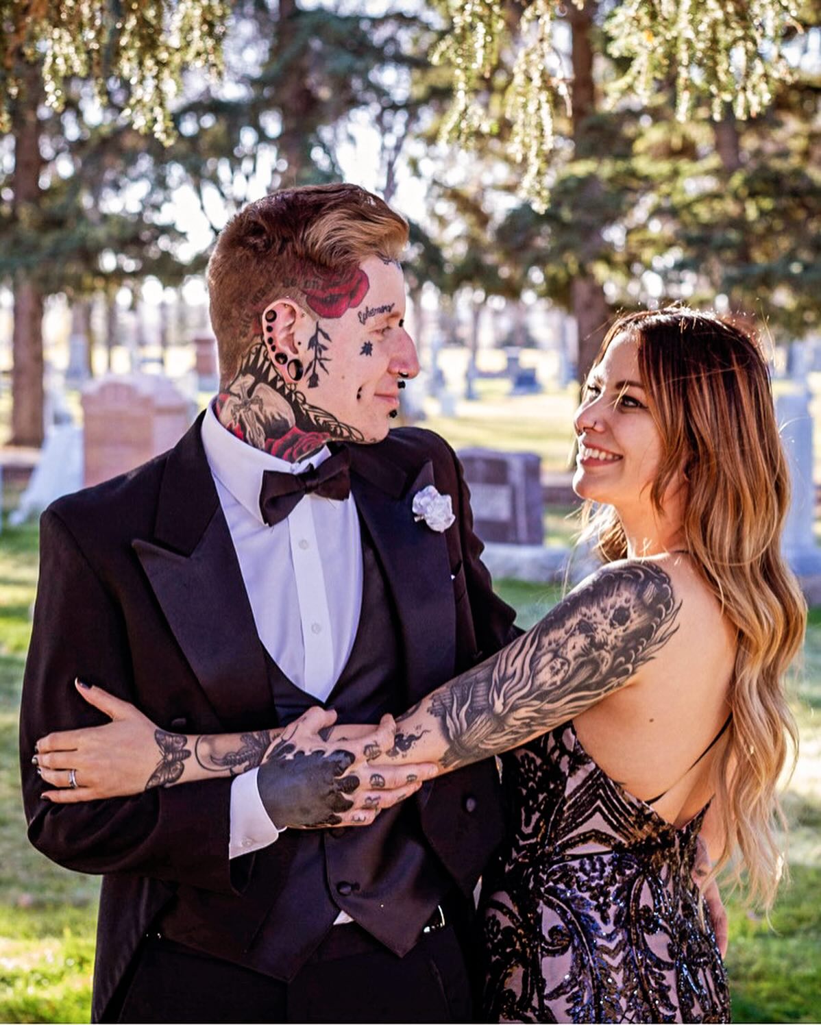 Чоловік прикрасив татуюваннями 95% тіла та витртив на це сотні тисяч доларів. Дивіться, як він виглядає