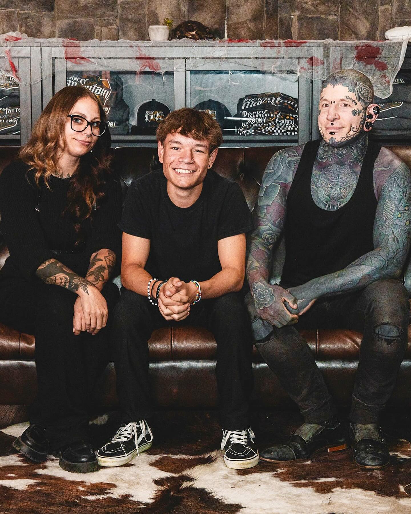 Чоловік прикрасив татуюваннями 95% тіла та витртив на це сотні тисяч доларів. Дивіться, як він виглядає