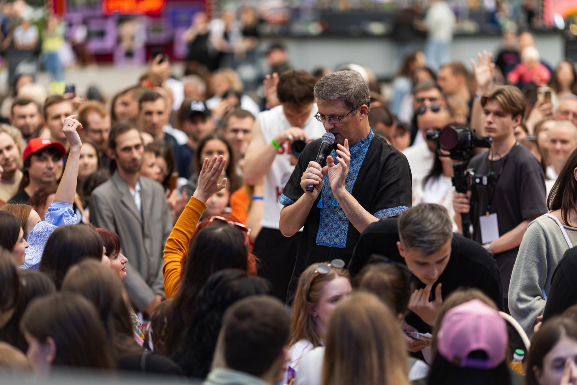 Караоке, хіти з касет і ТНМК: у Києві відгримить останній літній фестиваль "Покоління"