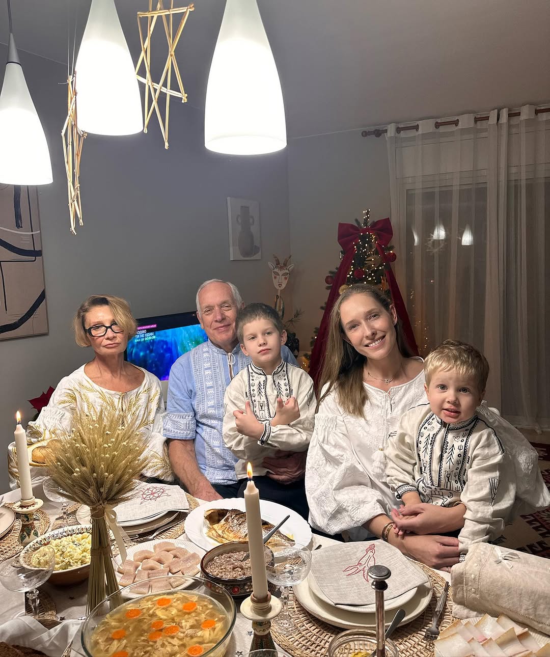 &quot;Миру нам усім&quot;. Осадча, Сумська та інші зірки зворушливо привітали українців із Різдвом