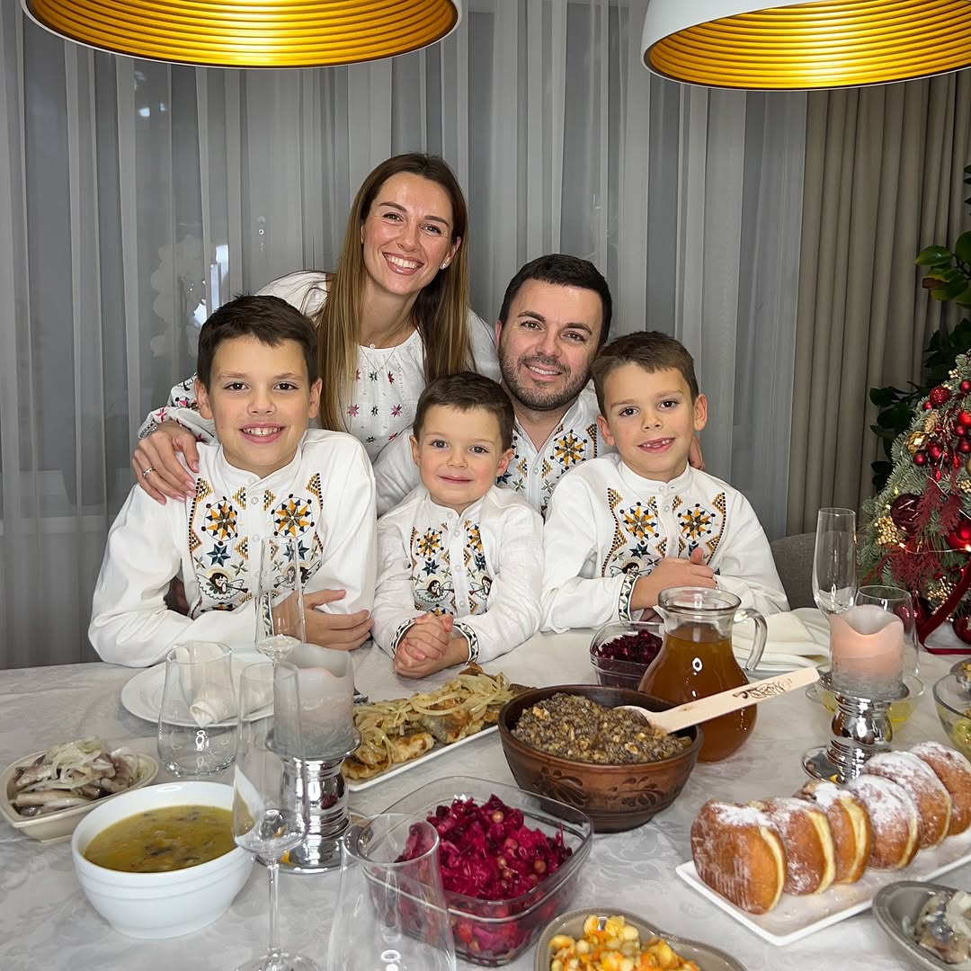 &quot;Миру нам усім&quot;. Осадча, Сумська та інші зірки зворушливо привітали українців із Різдвом