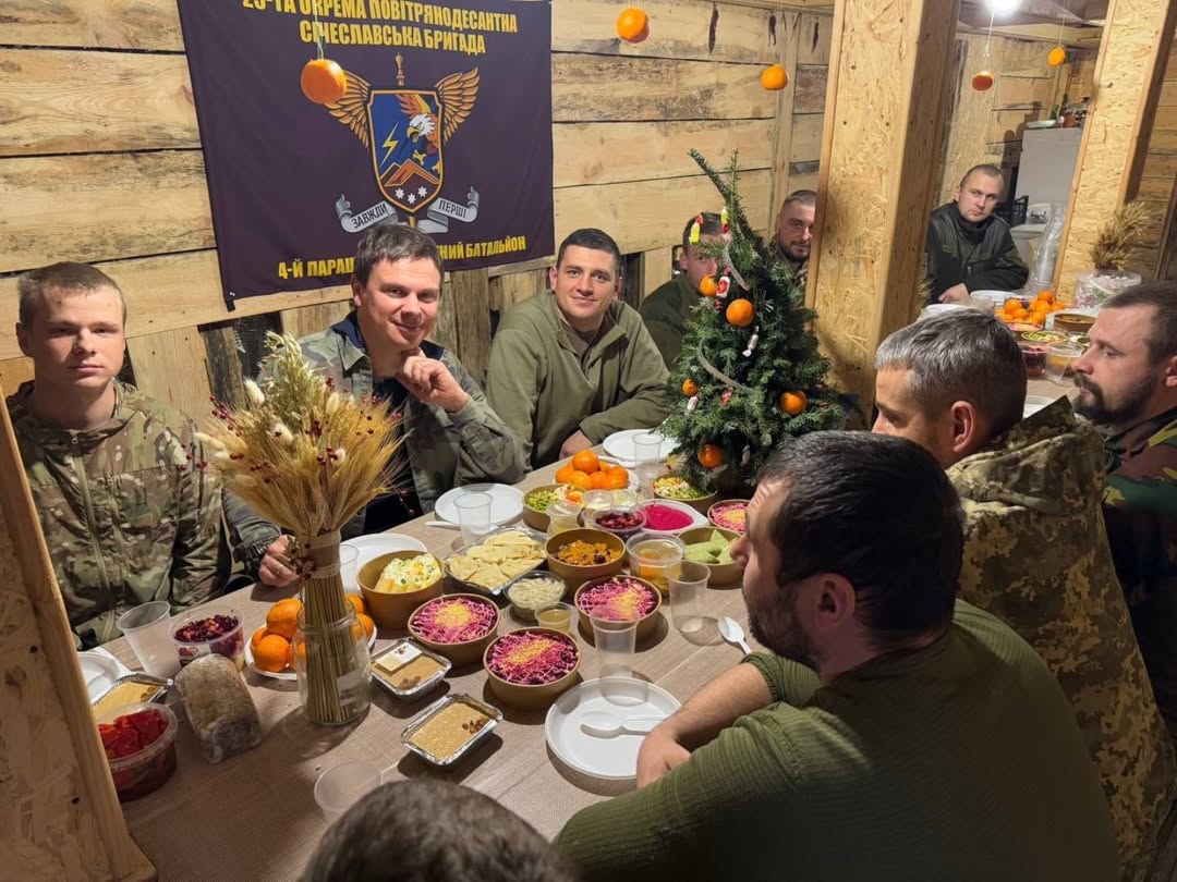 Дмитро Комаров показав, як святкував Різдво з захисниками у Покровську (фото)