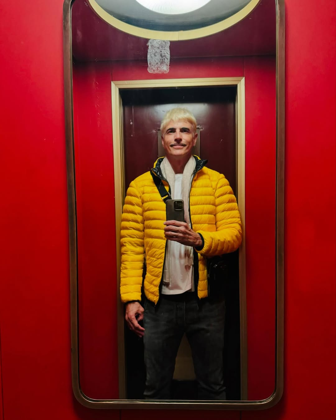 Красавчик-врач Эду из бразильского сериала &quot;Семейные узы&quot;: как выглядит актер