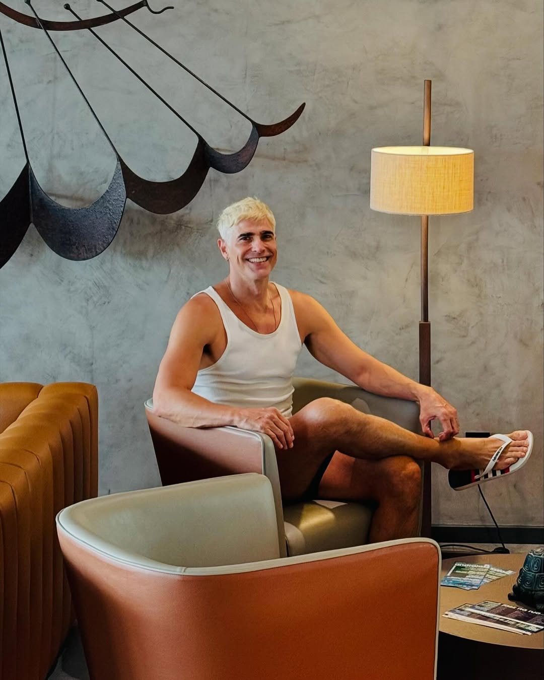 Красавчик-врач Эду из бразильского сериала &quot;Семейные узы&quot;: как выглядит актер