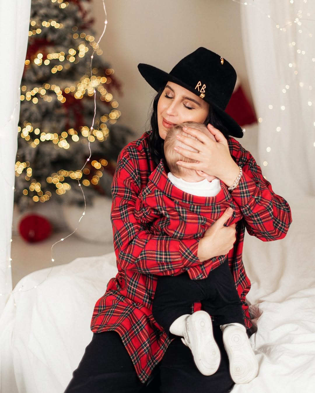 Сил и веры в светлое будущее: звезды поздравили украинцев с Новым годом-2025