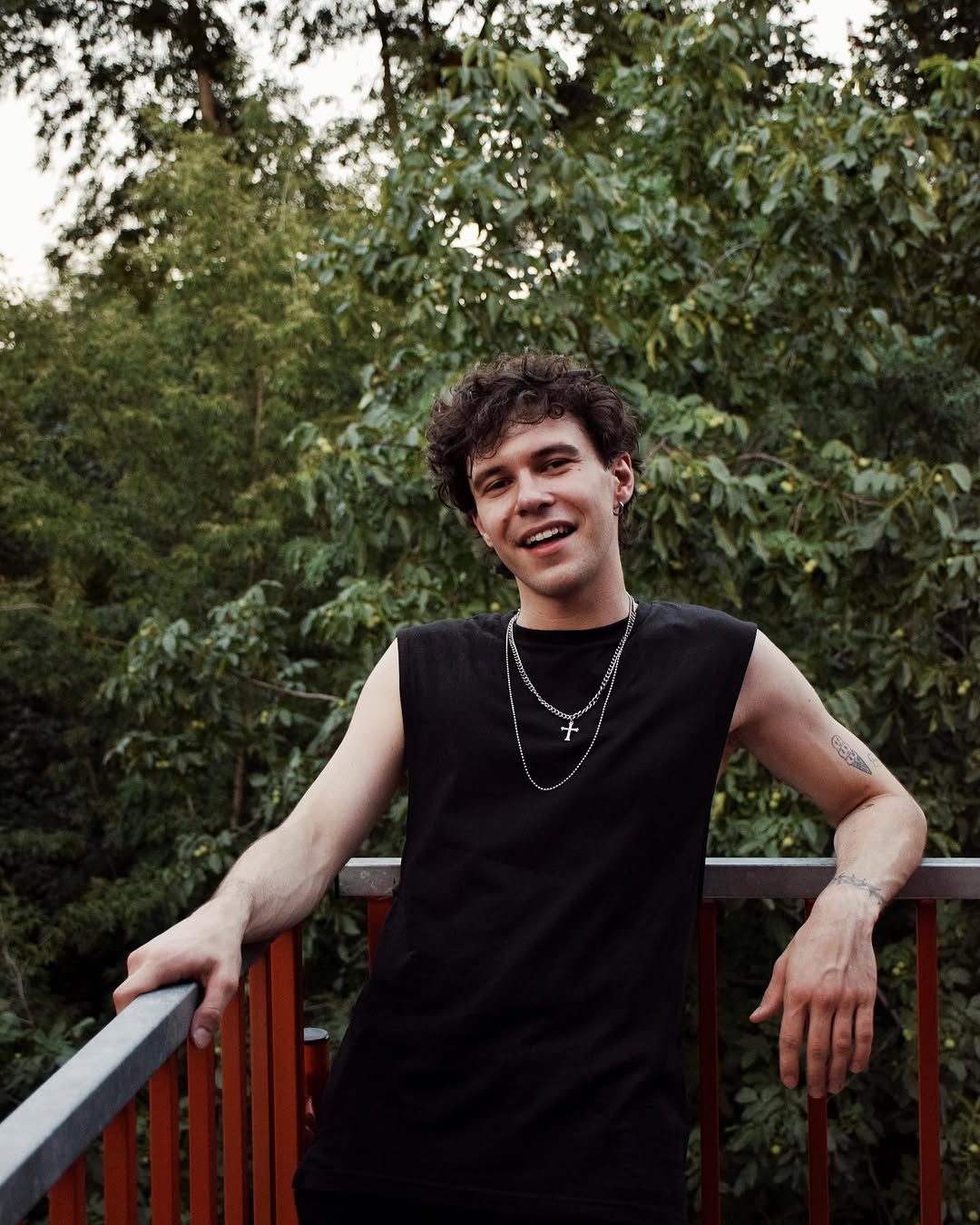 ENLEO виправдався після скандалу через прослуховування російської музики