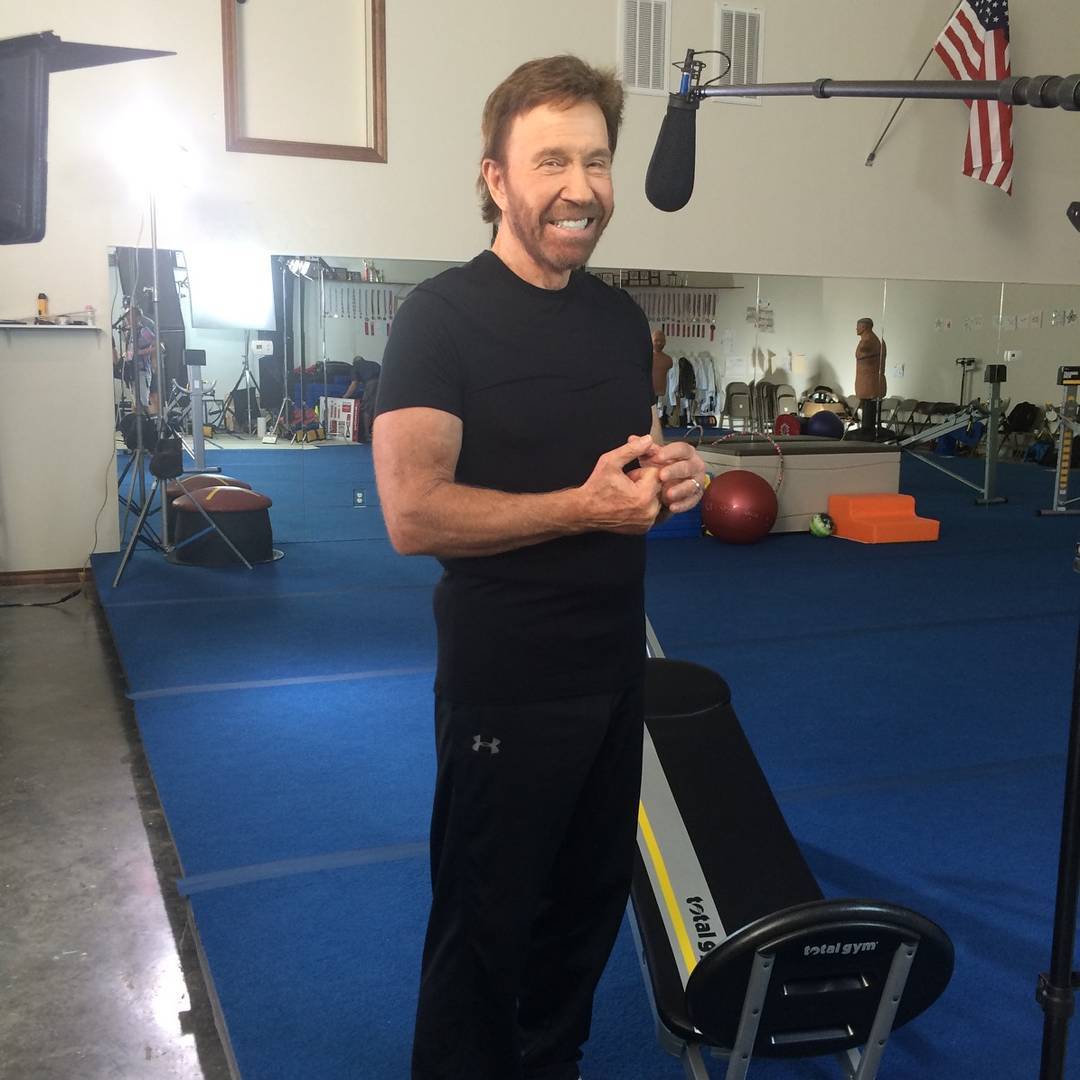 Как сейчас выглядит 84-летний Чак Норрис - тот самый &quot;Крутой Уокер&quot; (фото)