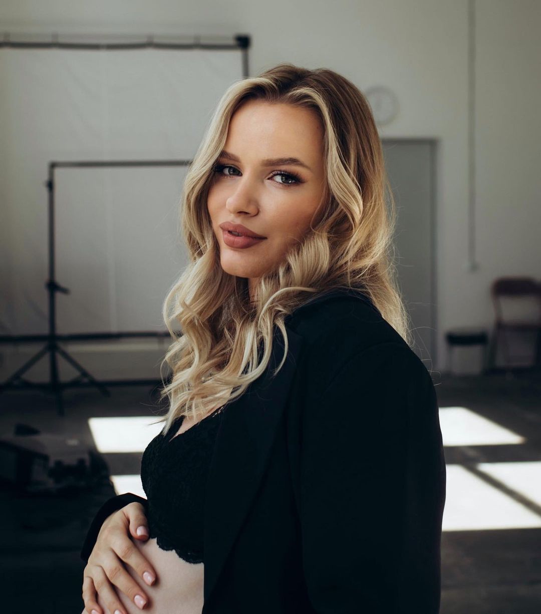 Украинская блогерша с "заниженной самооценкой" купила "мерс" за 7 миллионов: чем она занимается