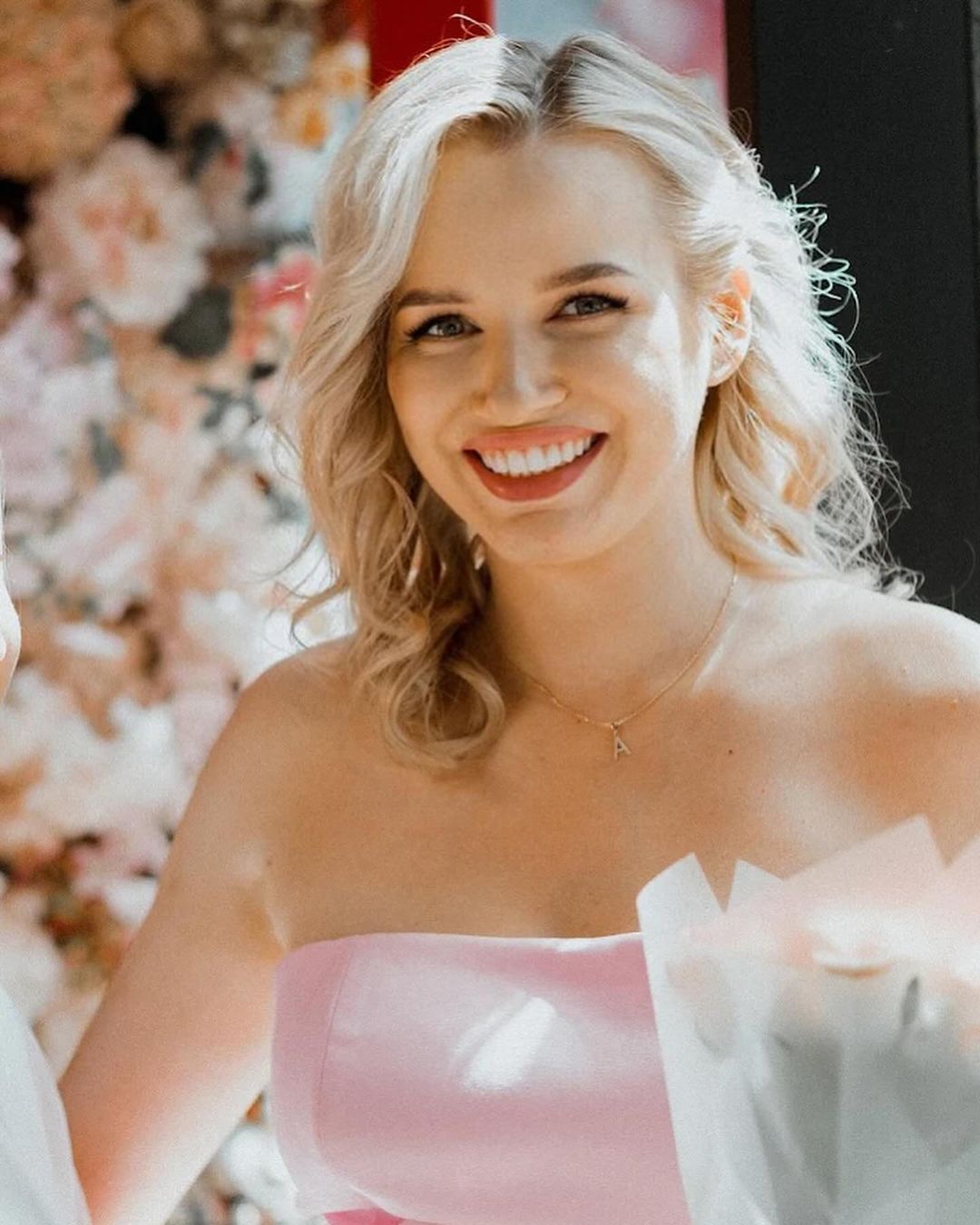 Украинская блогерша с "заниженной самооценкой" купила "мерс" за 7 миллионов: чем она занимается