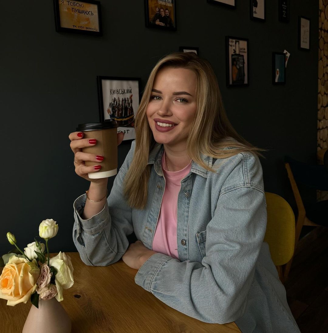 Украинская блогерша с "заниженной самооценкой" купила "мерс" за 7 миллионов: чем она занимается