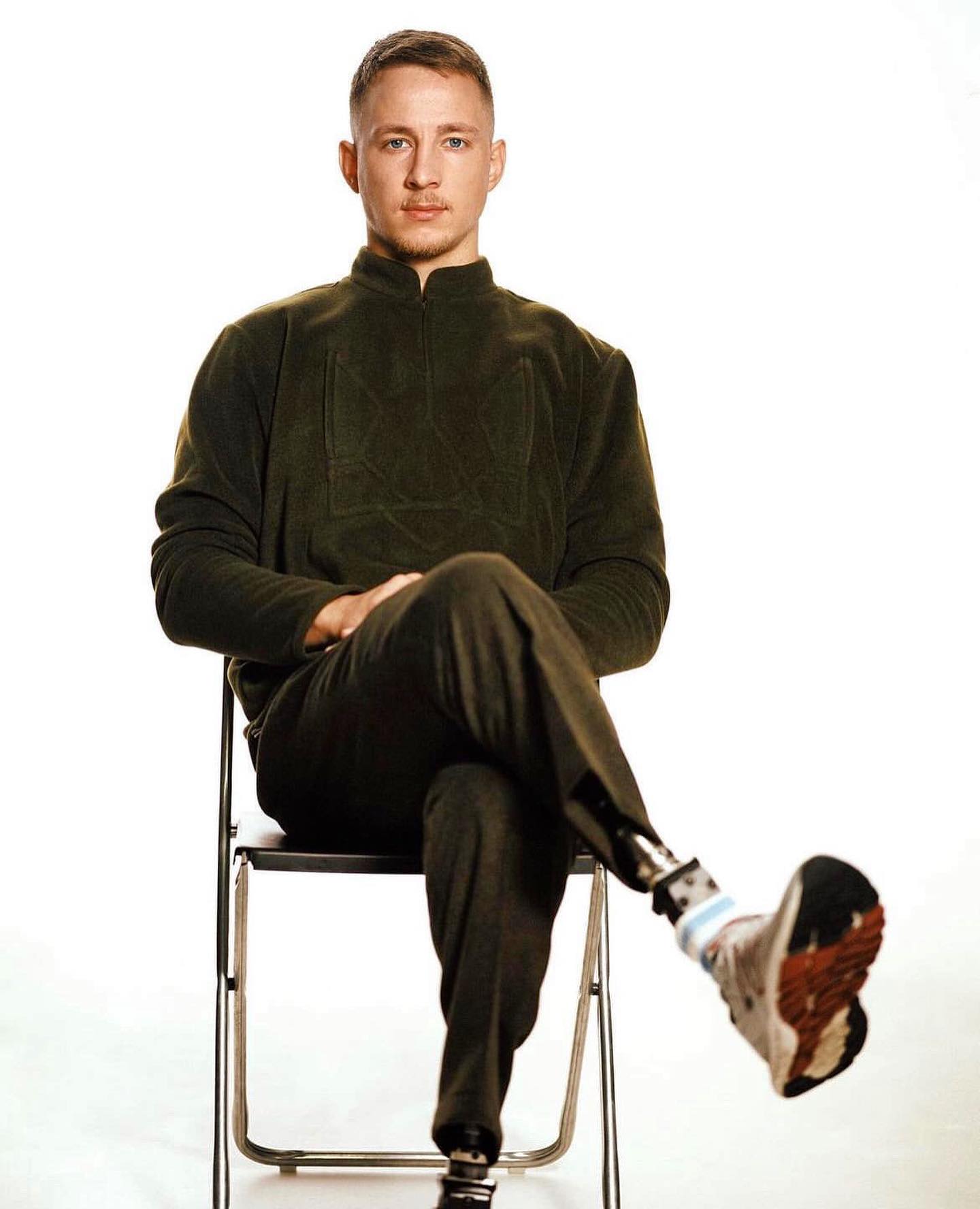 "Холостяка" Терена упрекнули, что он не воюет: ветеран с юмором ответил