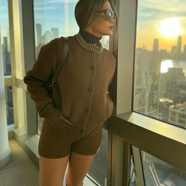 Мокачино с корицей. Дженнифер Лопес показала горячий осенний образ (фото)