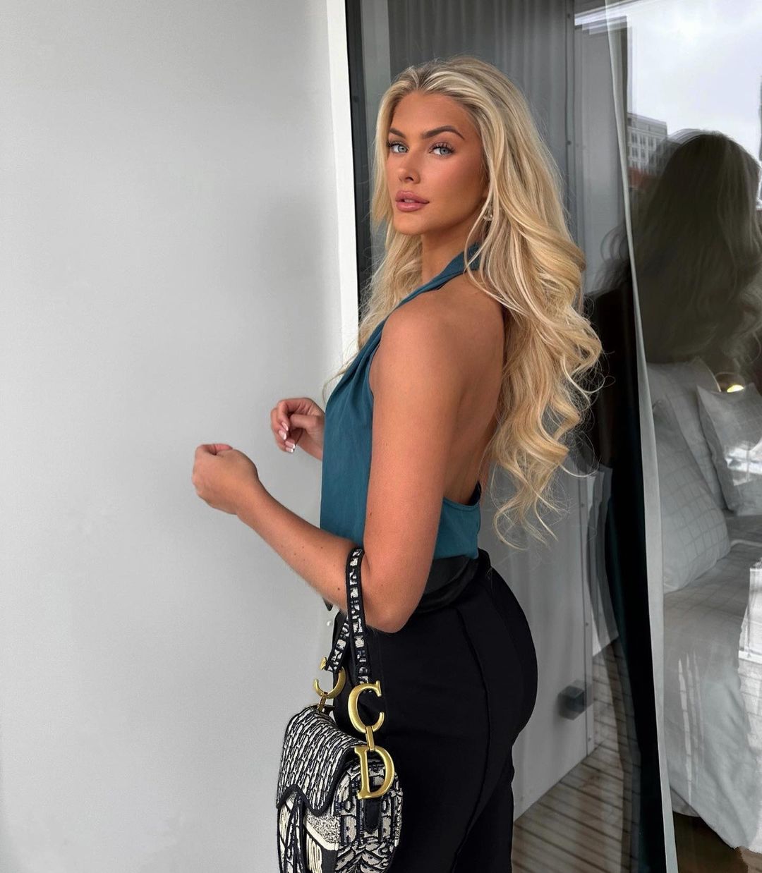 &quot;Міс Всесвіт-2024&quot; Вікторія К’єр Тейлвіг: що відомо про переможницю, &quot;домашні&quot; фото