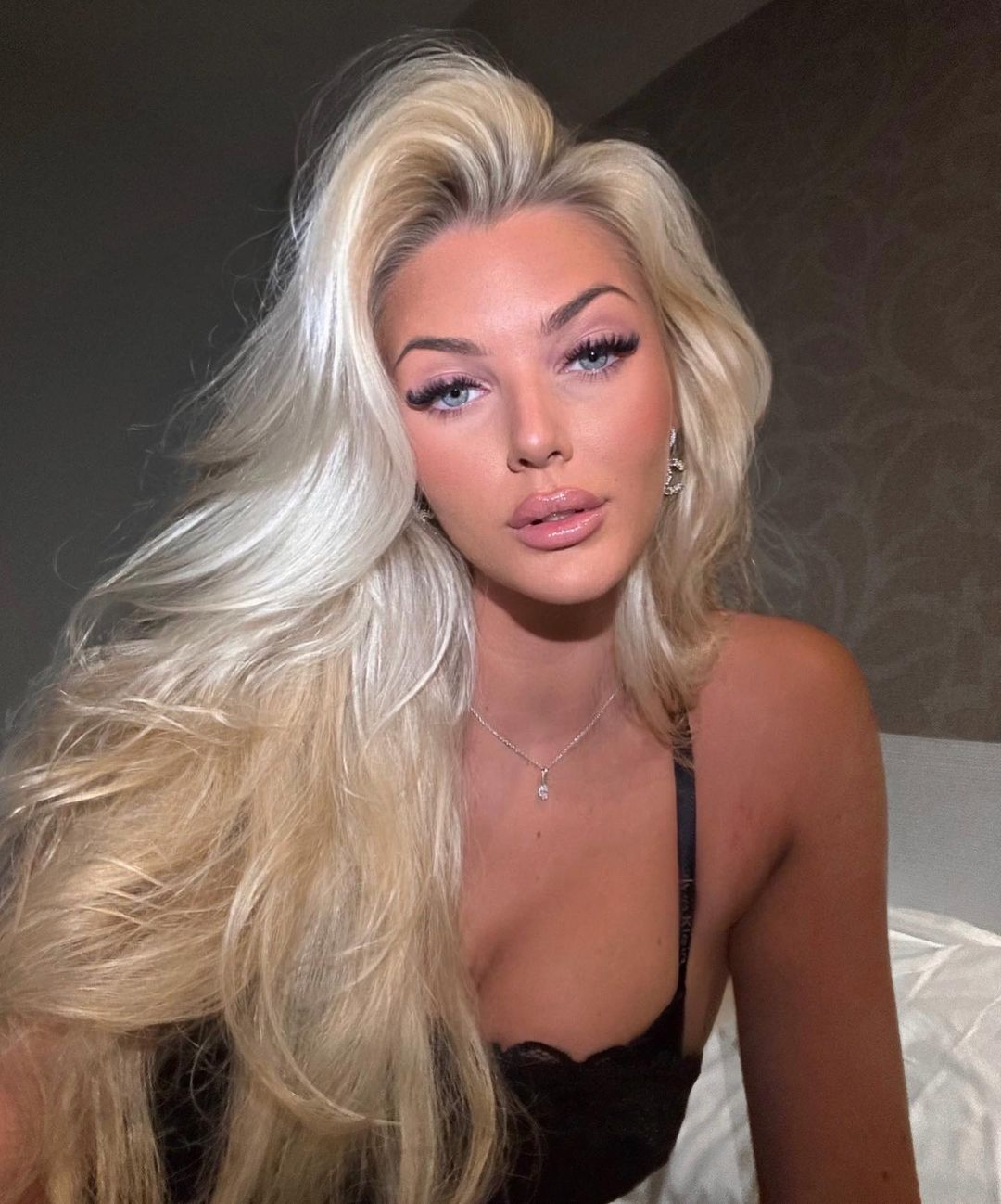 &quot;Міс Всесвіт-2024&quot; Вікторія К’єр Тейлвіг: що відомо про переможницю, &quot;домашні&quot; фото