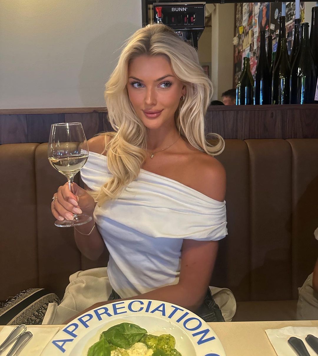 &quot;Міс Всесвіт-2024&quot; Вікторія К’єр Тейлвіг: що відомо про переможницю, &quot;домашні&quot; фото