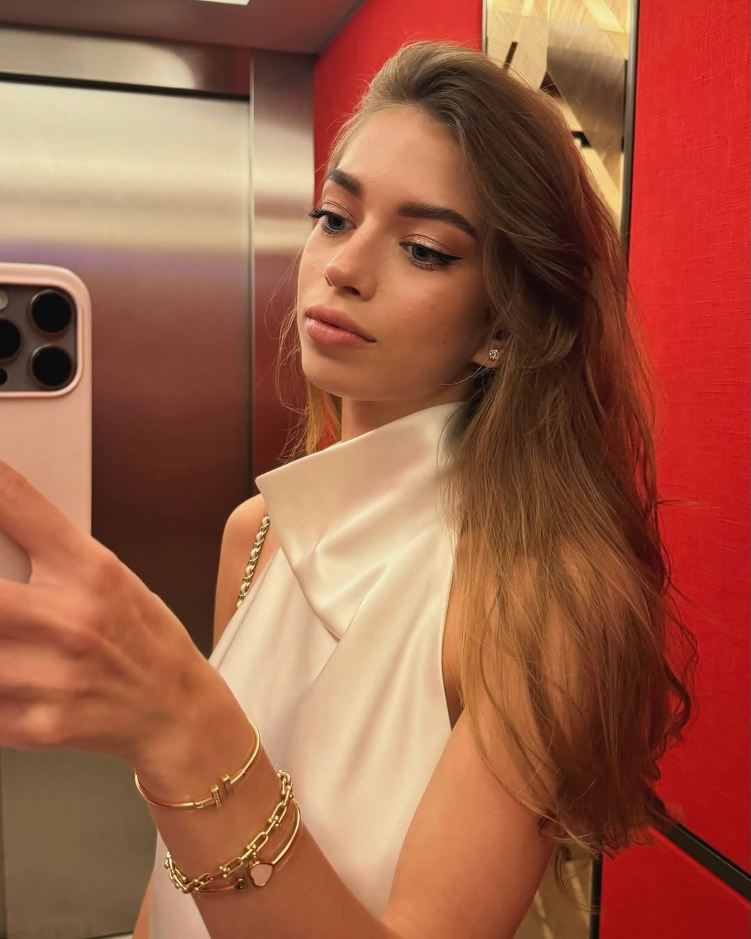 14-річна донька Віри Брежнєвої відповіла на чутки про пластику обличчя