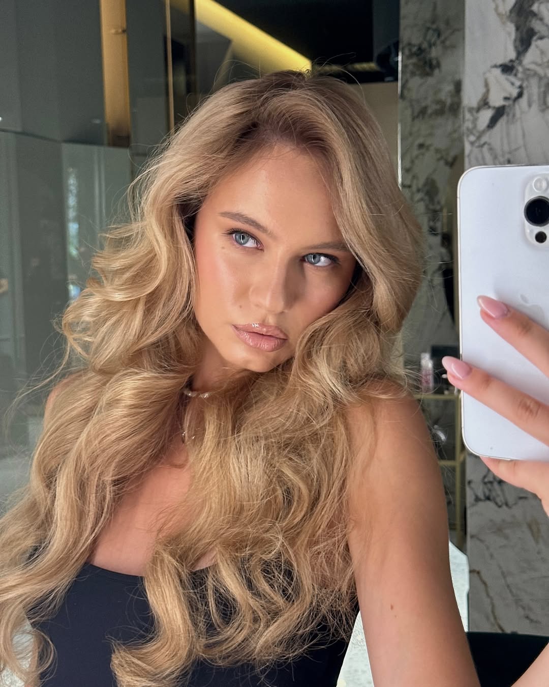 Учасниця "Холостяка" з Тереном потрапила у скандал через "тусовки" з росіянками