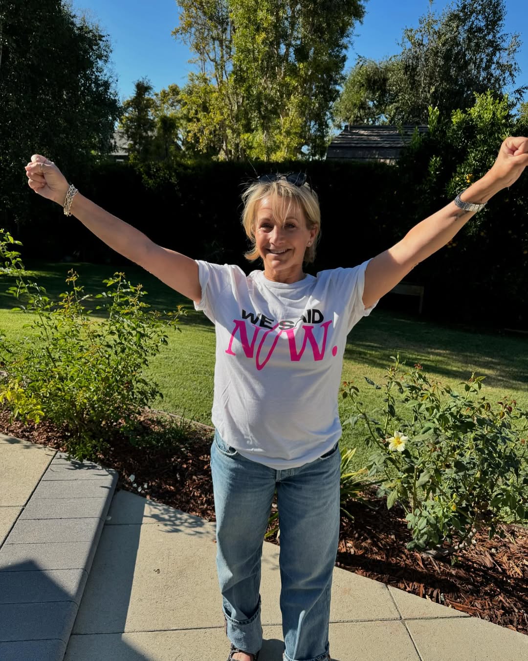 Андреа из сериала "Беверли-Хиллз 90210": как выглядит актриса, которая поддерживает Украину