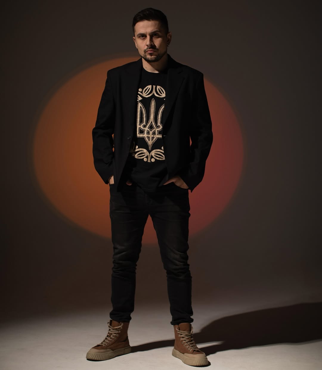 Известный певец вспомнил, о чем его попросил Волошин задолго до побега из Украины