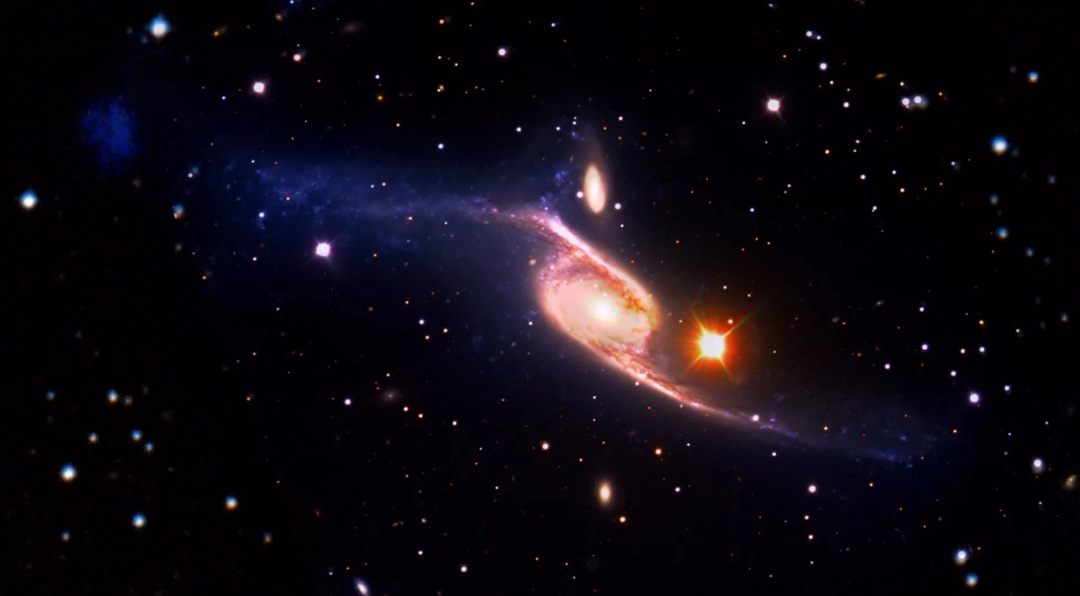 NASA показало подробную фотографию самой большой спиральной галактики во Вселенной