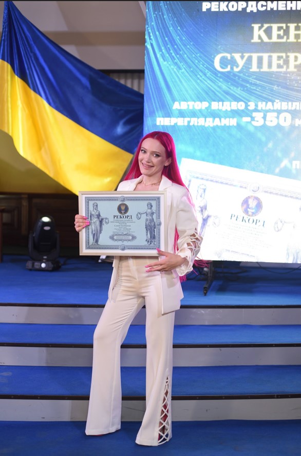 Известная блогерша установила национальный рекорд и стала самой популярной в Украине (фото)