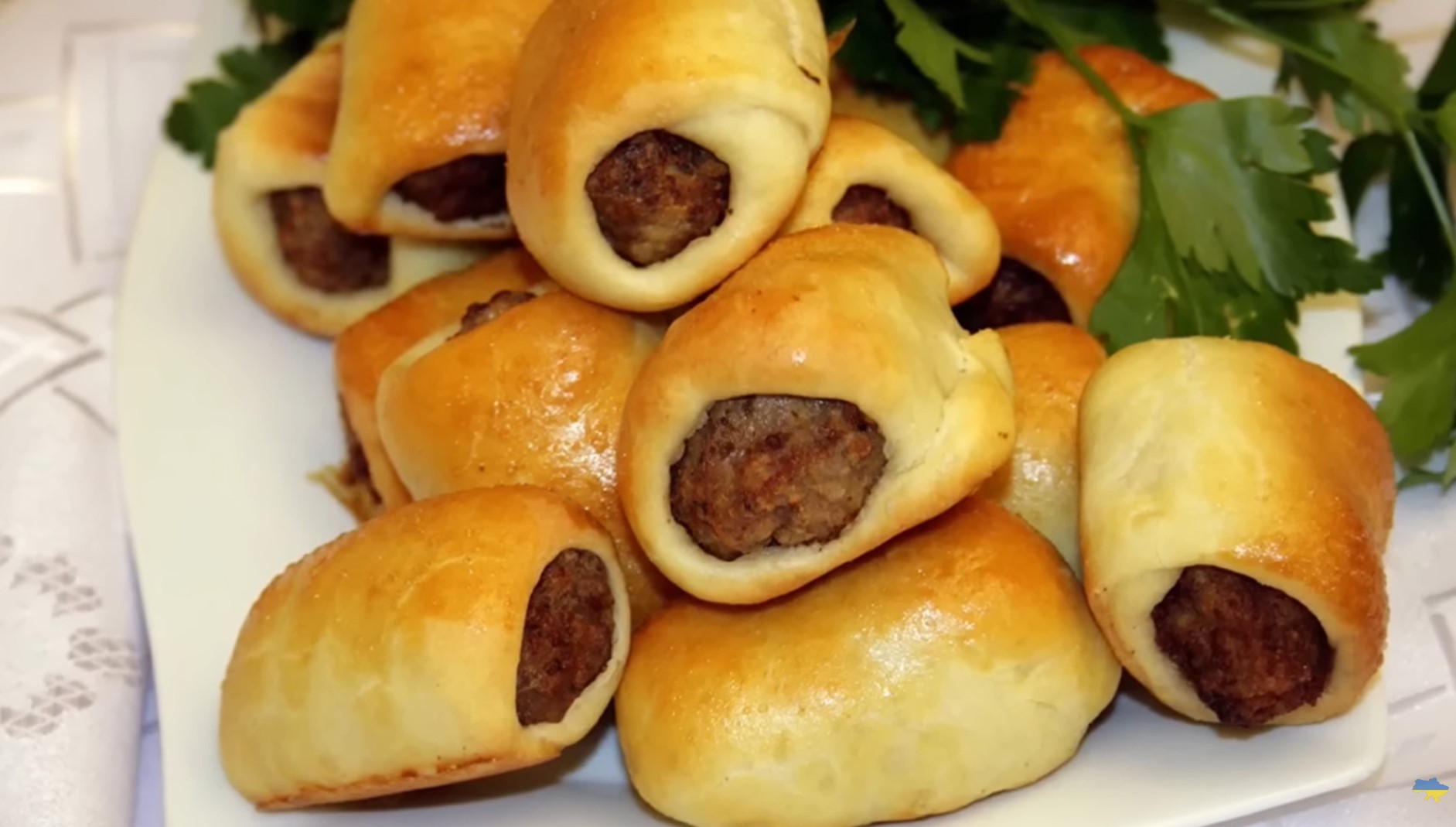 как приготовить котлеты в тесте. пирожок с котлетой. котлета в тесте в духовке. как приготовить котлеты в тесте. котлета запеченная в тесте.