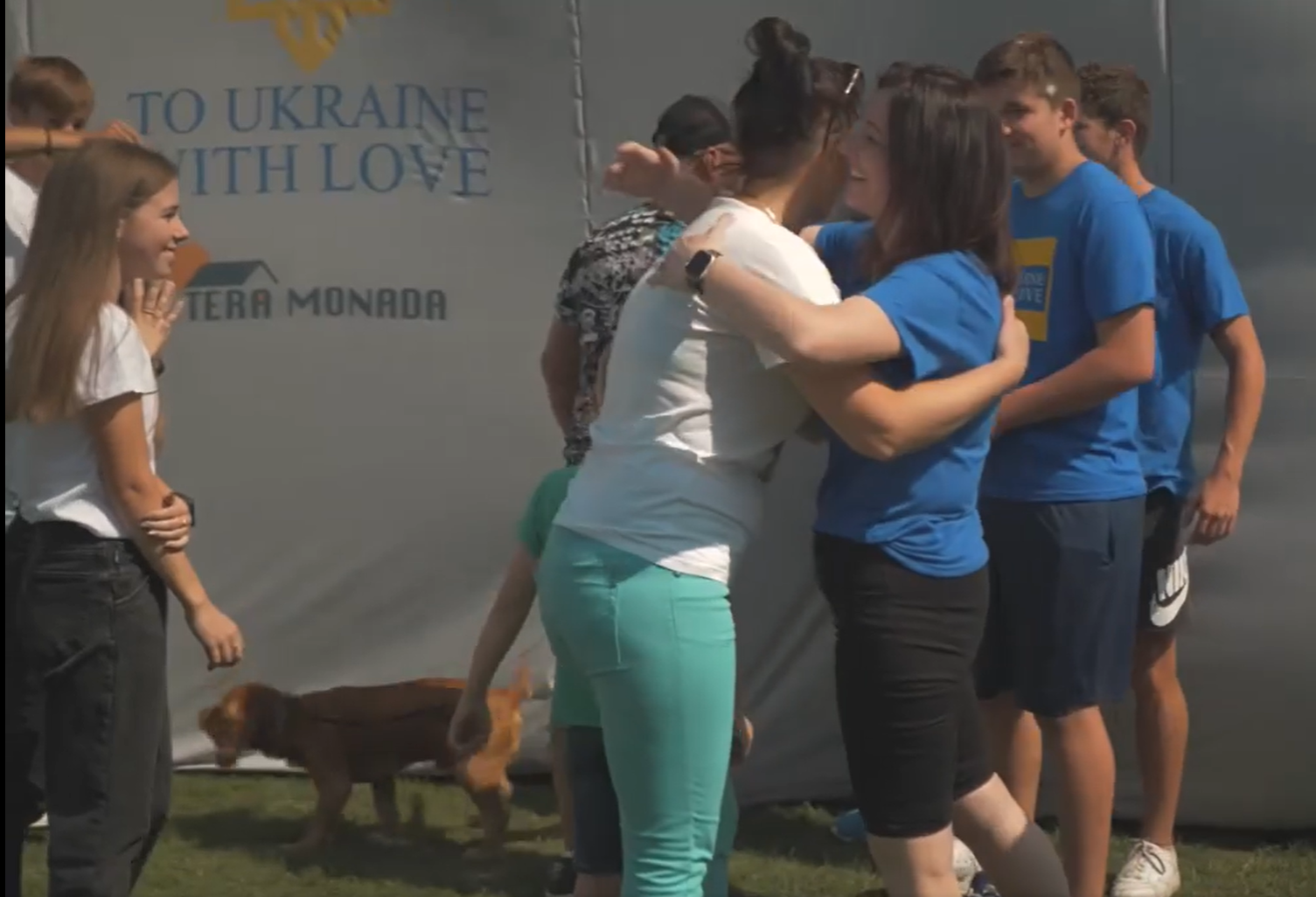 У США школярі зібрали гроші на модульні будинки для українців, і приїхали в Макарів для зведення