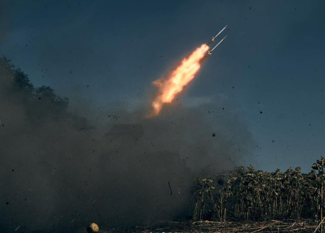 Кавуни під захистом ЗСУ: мережу захопили видовищні кадри роботи арти по позиціях ворога