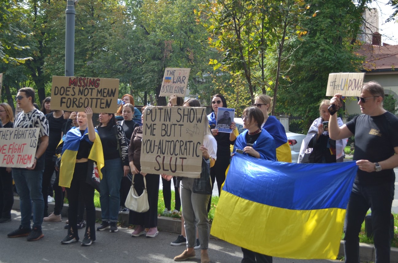 &quot;Не маємо права мовчати&quot;: на мітингу в Бухаресті нагадали про жертв російського полону