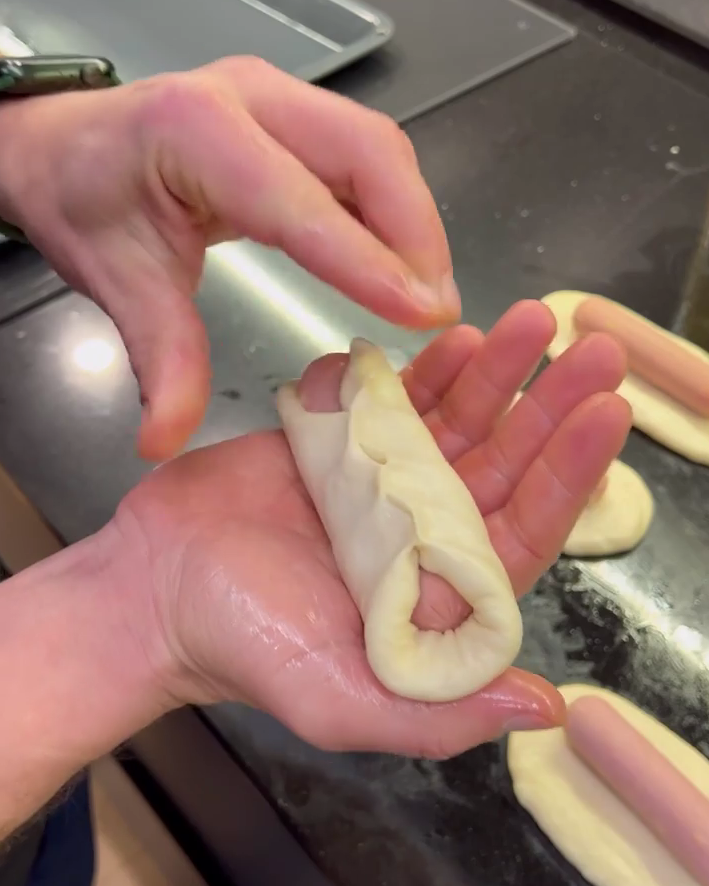 Відомий кухар показав, як готувати легендарну київську перепічку вдома (фото і відео)